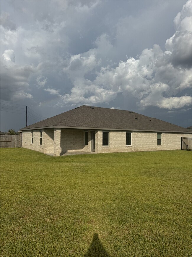 Building Photo - 5005 Almond Ter Dr