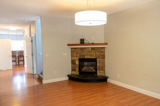 Building Photo - $2,400 | 3 Bedroom, 3.5 Bathroom Multi Flo...