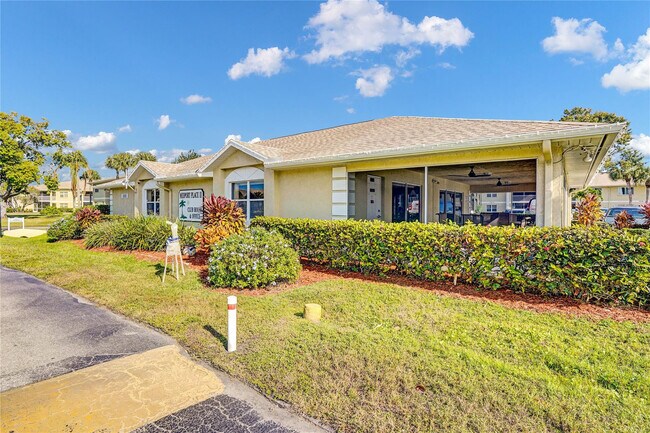 Building Photo - 1560 SE Royal Green Cir