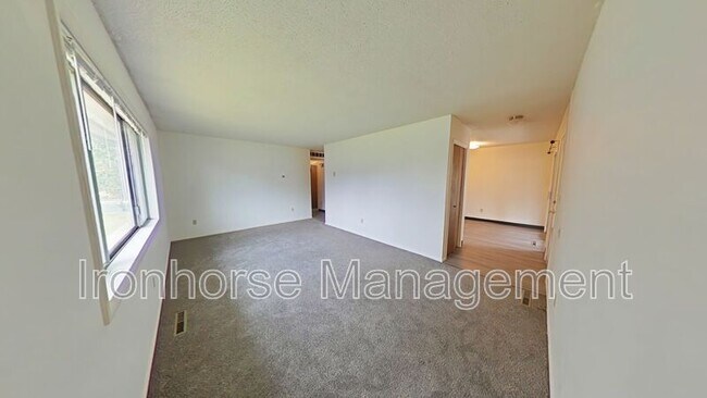 Building Photo - 411 N 16th Ave