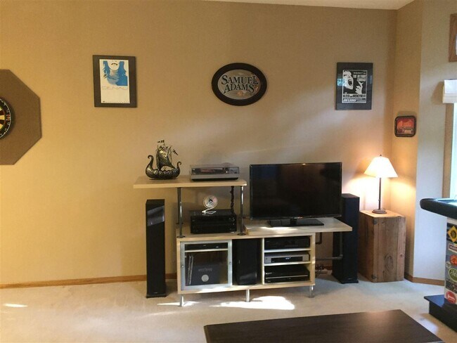 Building Photo - 2125 Luann Ln