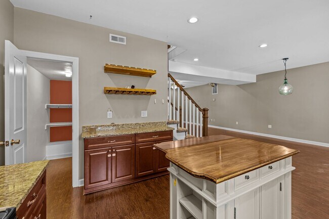 Building Photo - Beachside Living Just in Time for Summer!