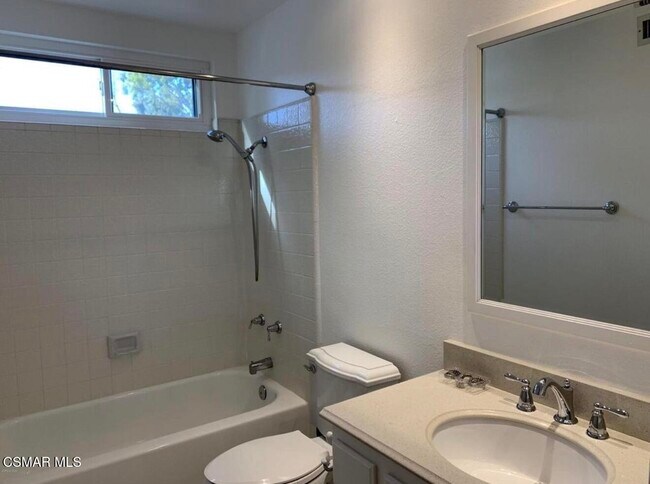 Building Photo - 924 Thistlegate Rd