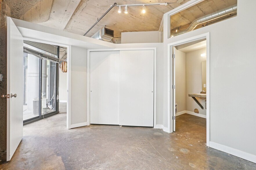 Building Photo - 380 W 200 S