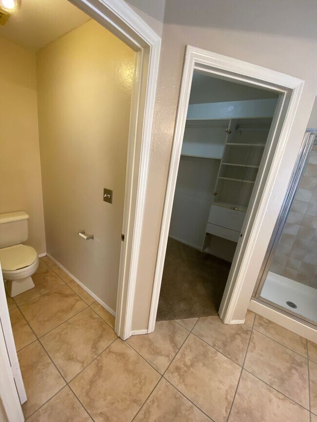 Building Photo - 3 Bedroom 2.5 Bathroom with a Pool in Gard...