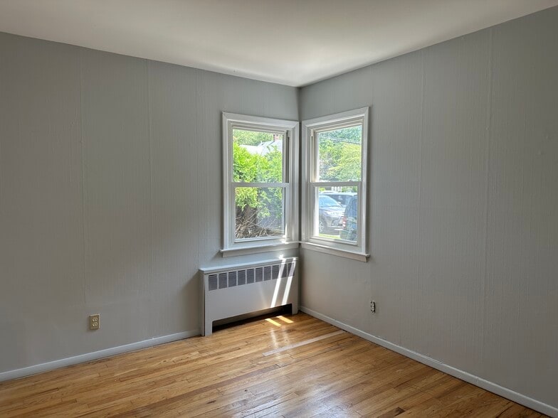 Building Photo - 234 Crombie St