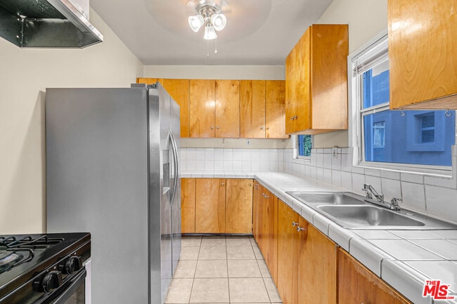 Building Photo - 3801 1/2 Mont Clair St