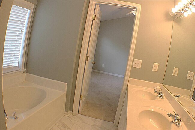 Building Photo - 437 Darter Dr NW