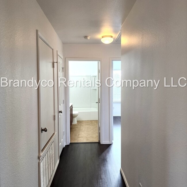 Building Photo - 411 Taurus Dr