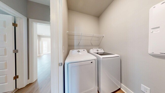 Building Photo - Modern 2BR/2BA Townhome in North Opelika