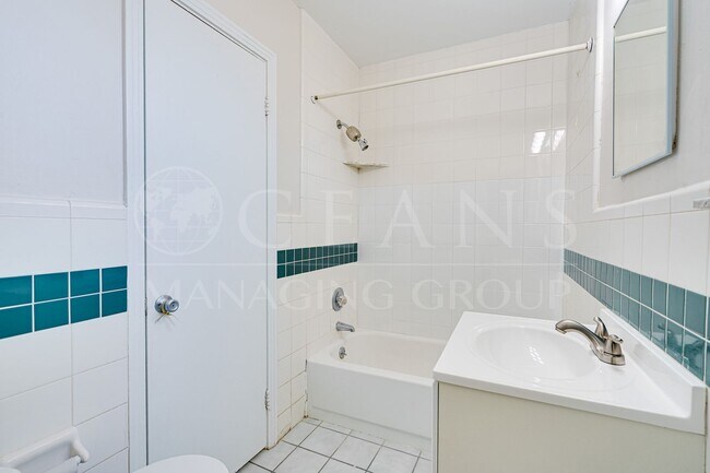 Building Photo - 517 University Blvd