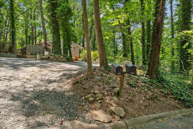 Building Photo - Charming 2-Bed Home with Hardwood Floors and Fenced in Yard