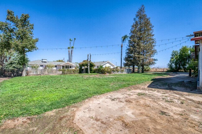 Building Photo - 4105 E Perrin Ave