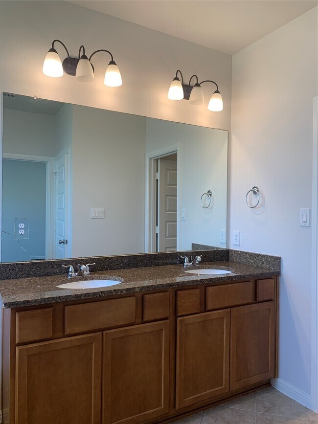 Building Photo - 18807 Fulvetta Haven Way