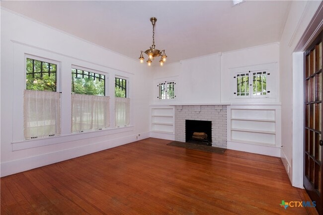 Building Photo - 620 Rogers St