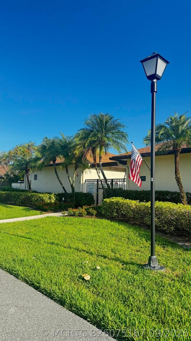 Building Photo - 20970 Concord Green Dr W