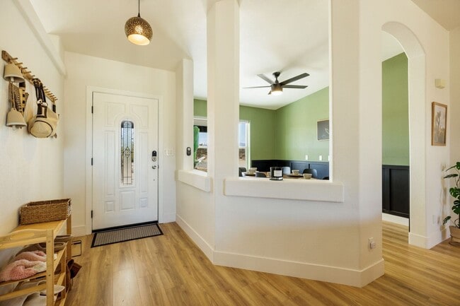 Building Photo - Beautiful 5 Bedroom 4 Bathroom with AMAZING VIEWS!!