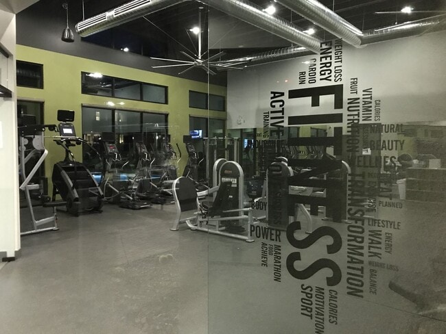 Building Photo - 2/BD 2.5/BA Luxury Gated Townhouse in Summ...