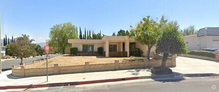 Building Photo - Granada Hills 4 Beds + 2 Baths HOME Move i...