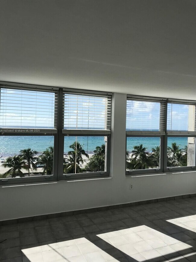 Building Photo - 2899 Collins Ave