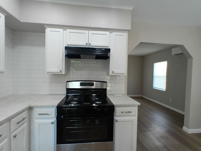 Building Photo - HIDDEN GEM! NEW REMODEL!!