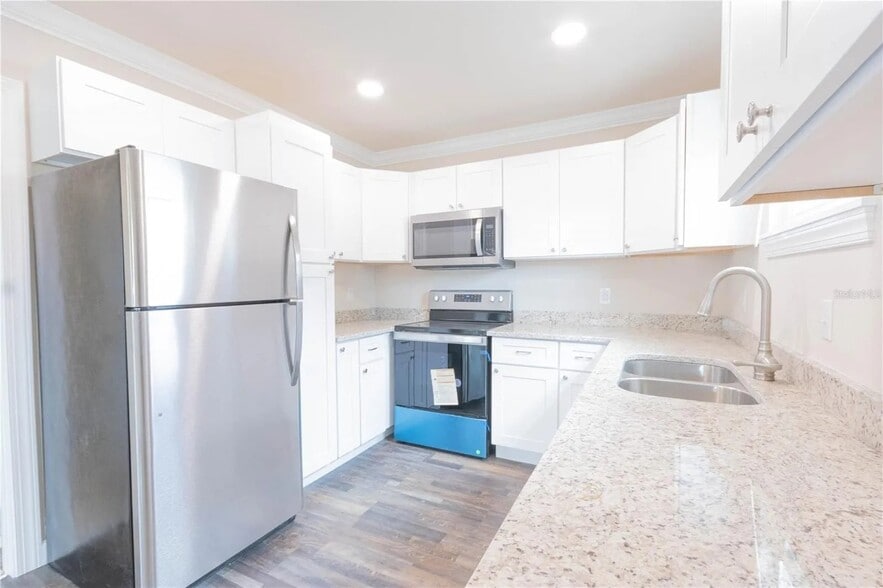 Building Photo - 2 Bed/2 Bath