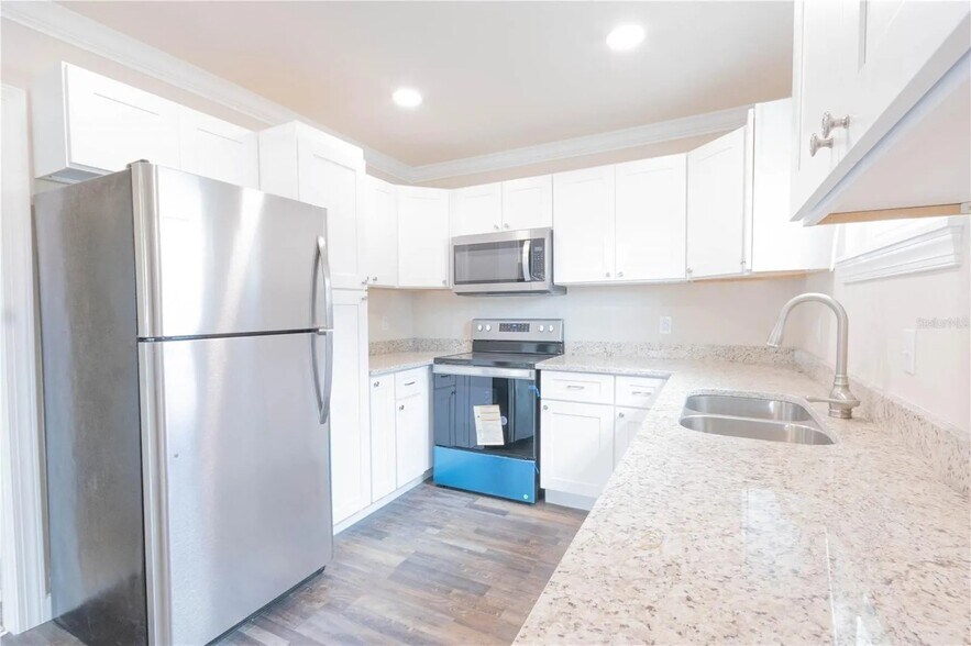 Building Photo - 2 Bed/2 Bath