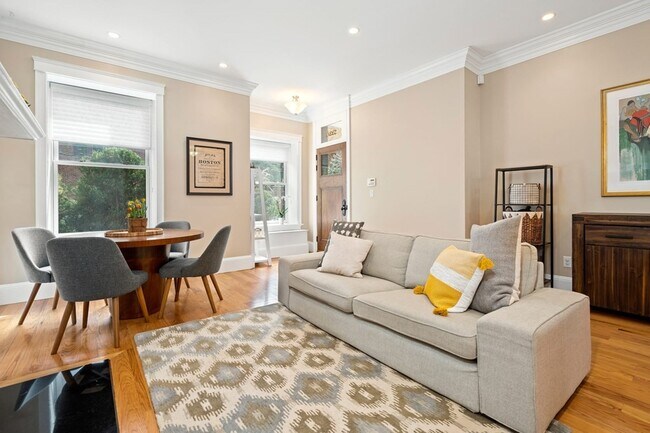 Building Photo - 322 Tappan St