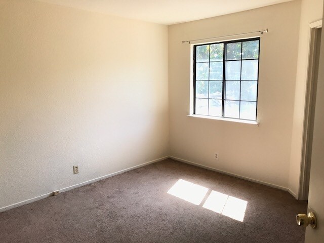 Building Photo - Nice Home with Pool