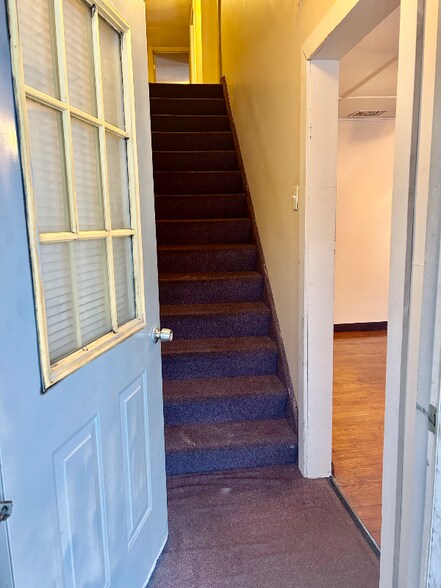 Building Photo - 331-333 W Main St