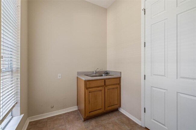 Building Photo - 10425 Canyon Vista Way