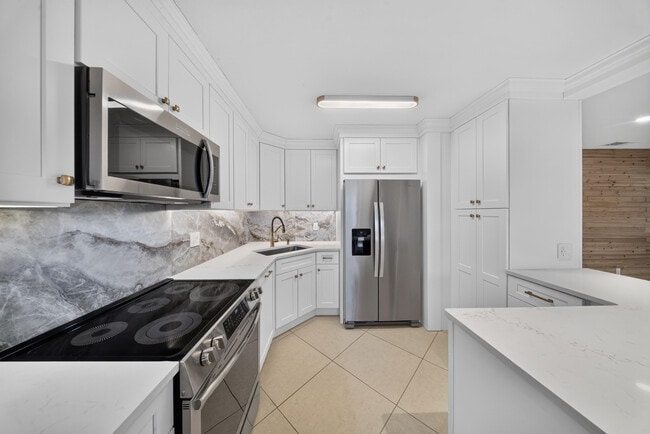Building Photo - 2319 Tamarind Dr
