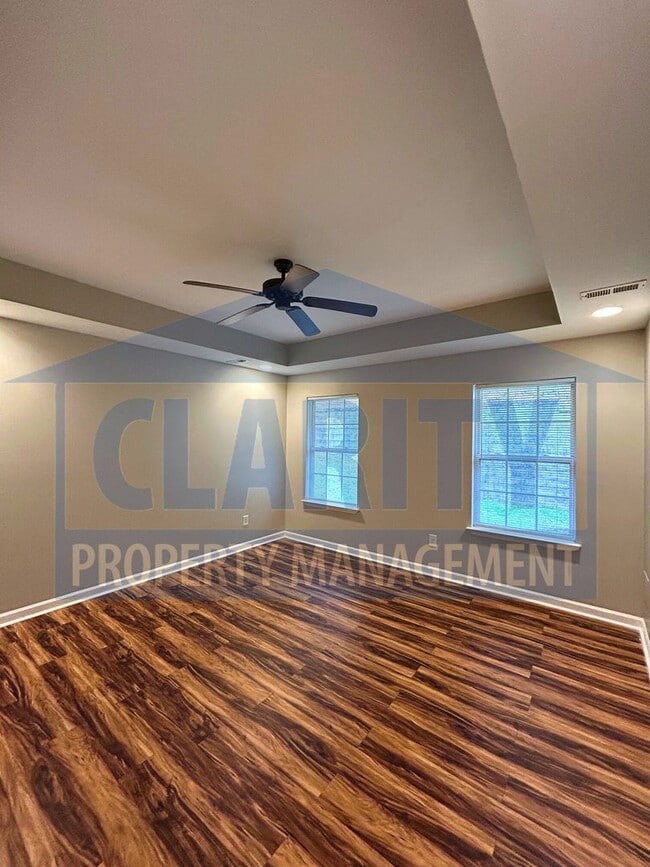 Building Photo - Single level, two bedroom townhome!