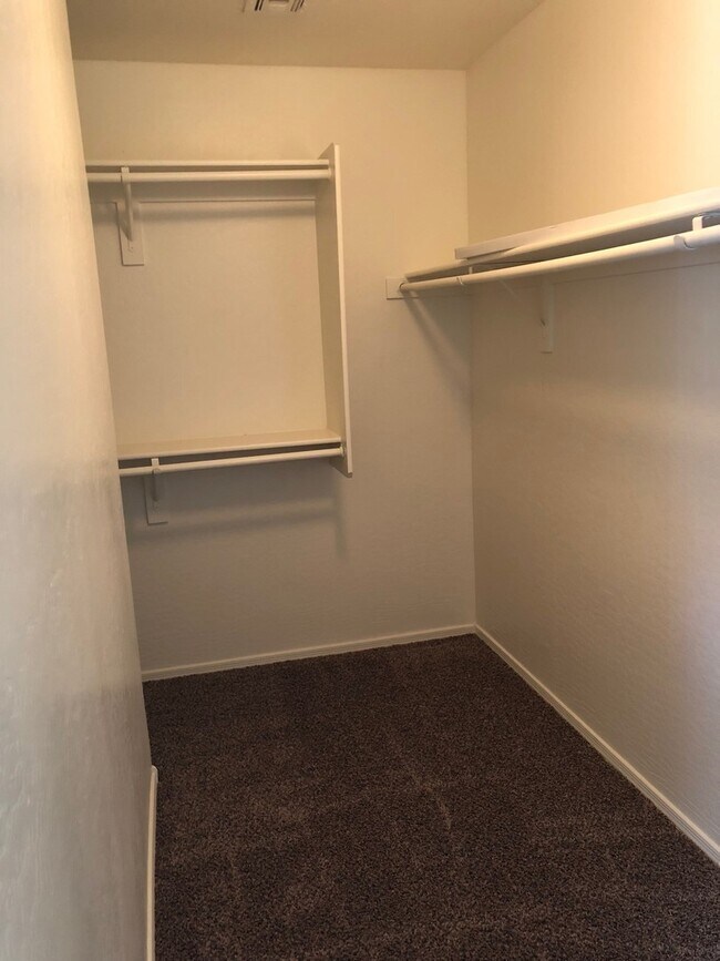 Building Photo - Massive 4 bedroom- 3 car garage- Large loft- Maricopa