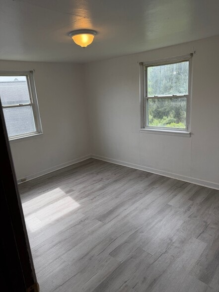 Building Photo - 1347 High Rd