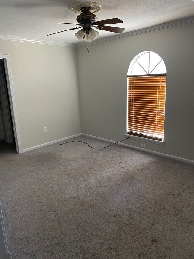 Building Photo - 5155 Wayneland Dr