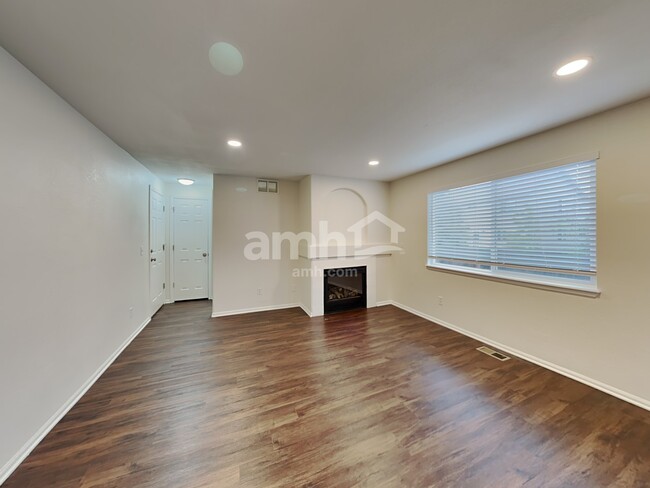 Building Photo - 1866 Walton Dr