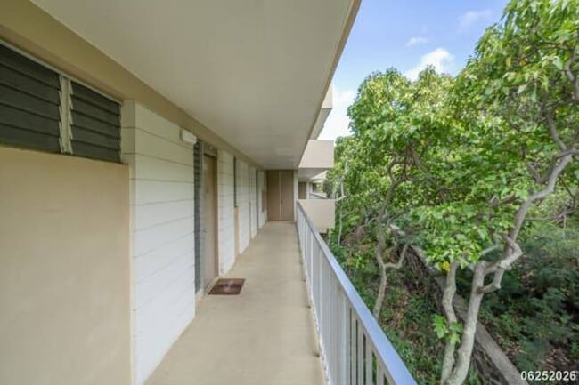 Building Photo - Fully Remodeled 1BR/1BA/1PKG Unit in Waialae Gardens (Kahala)