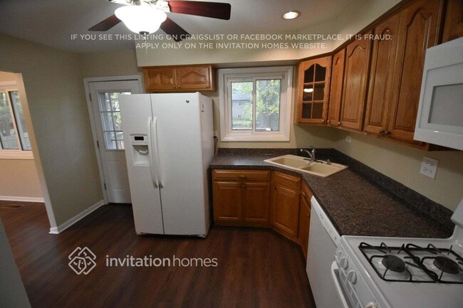 Building Photo - 7939 Edgewood Ct