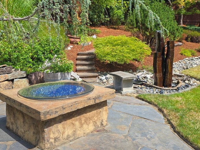 Building Photo - Gorgeous 4 Bedroom Lake Stevens Home in Cr...