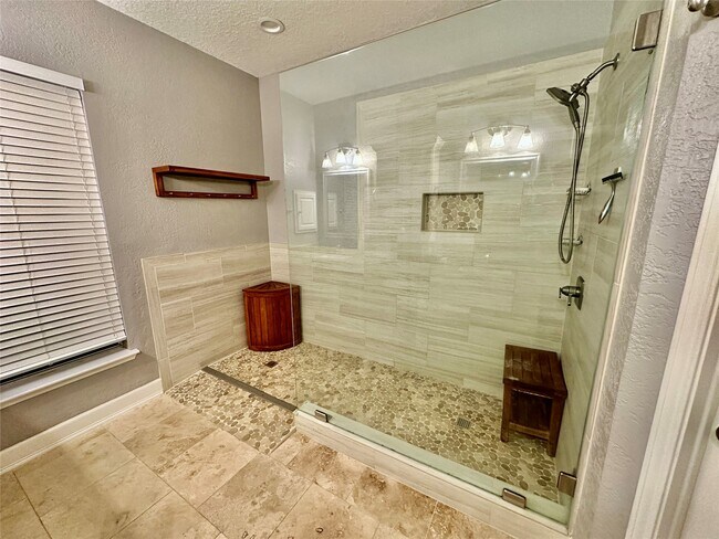 Building Photo - 9327 Restover Ln