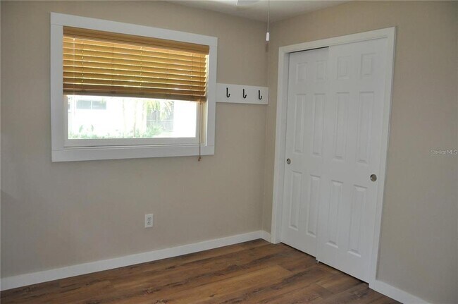Building Photo - 1738 Santa Anna Dr