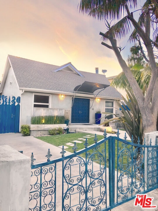 Building Photo - 1153 N Poinsettia Pl