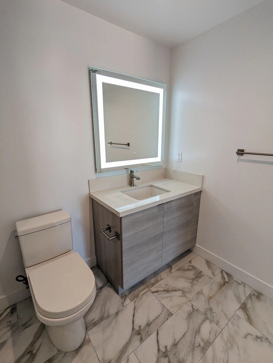 Building Photo - 338 Mariposa Ave