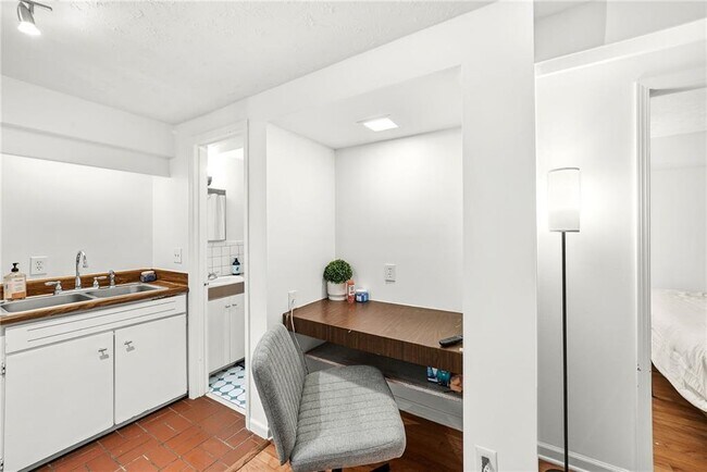 Building Photo - 3635 Cantrell Rd NE
