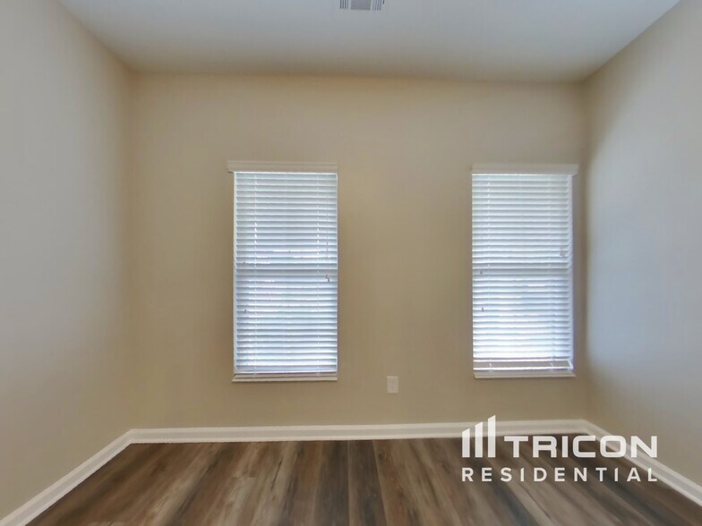 Building Photo - 10 Moonrise Crossing