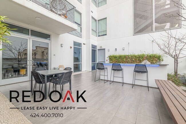 Building Photo - 1331 W 7th St