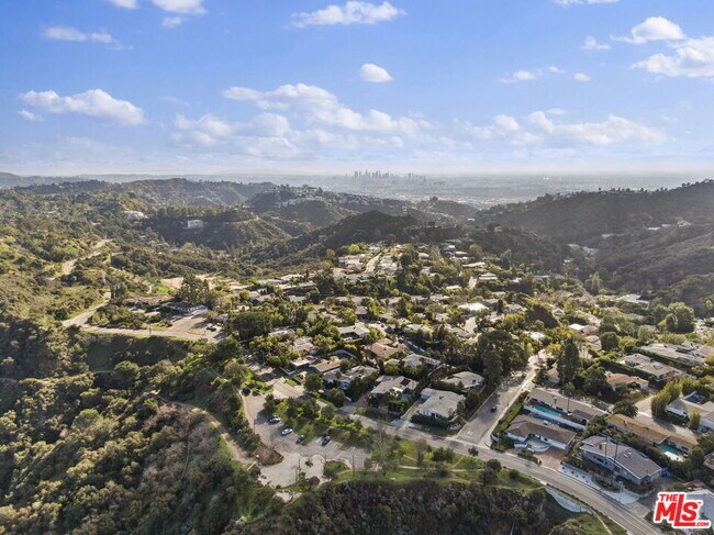 Building Photo - 8405 Edwin Dr