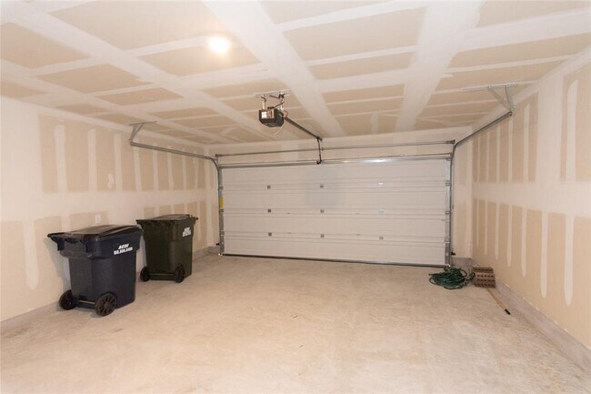 Building Photo - 137 Star Packer Ln