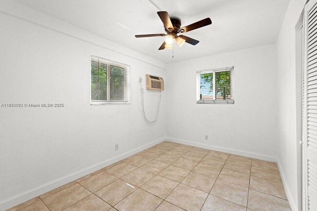 Building Photo - 517 NW 18th Ave